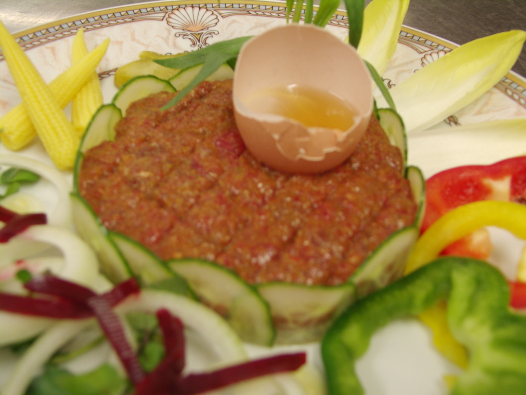 Beefsteak Tartar – Restaurant Bahnhof Krummenau,